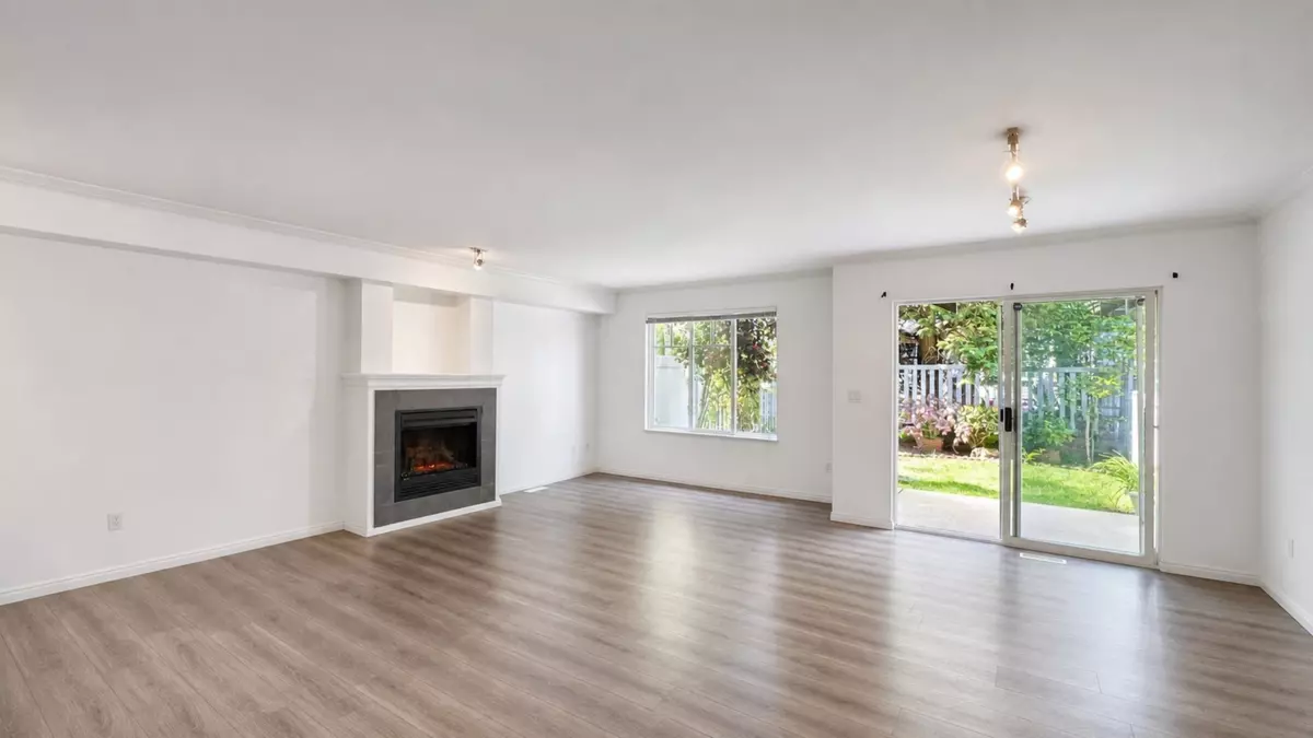 Dining Area Photo of 145 12040 68 Avenue, Surrey, BC