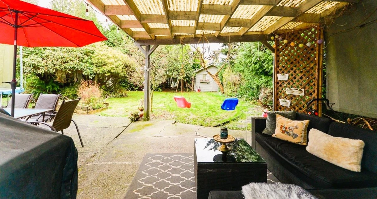 Family Room Photo of 1733 Ross Road, North Vancouver, BC