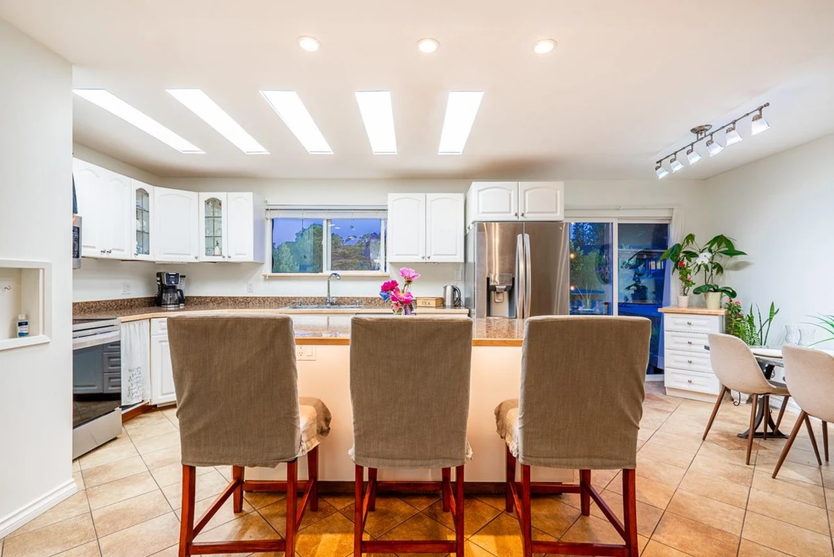 Living Room Photo of 26680 33 Avenue, Langley, BC