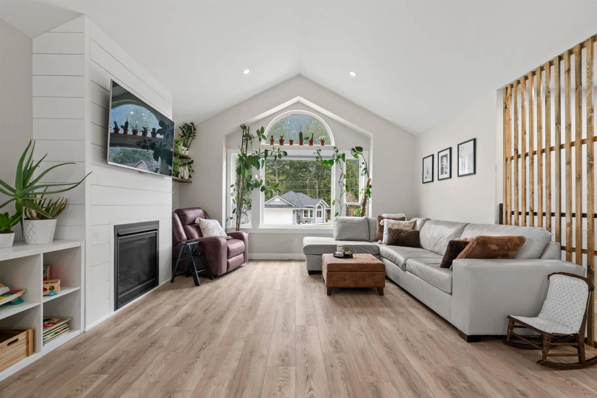 Living Room Photo of 65644 Gardner Drive, Hope, BC
