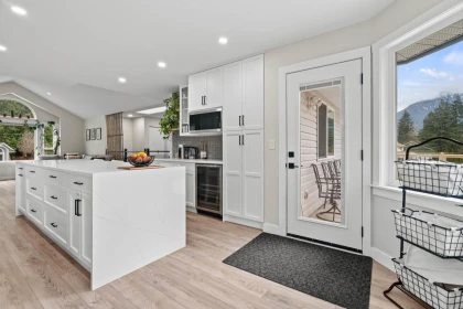Breakfast Nook Photo of 65644 Gardner Drive, Hope, BC