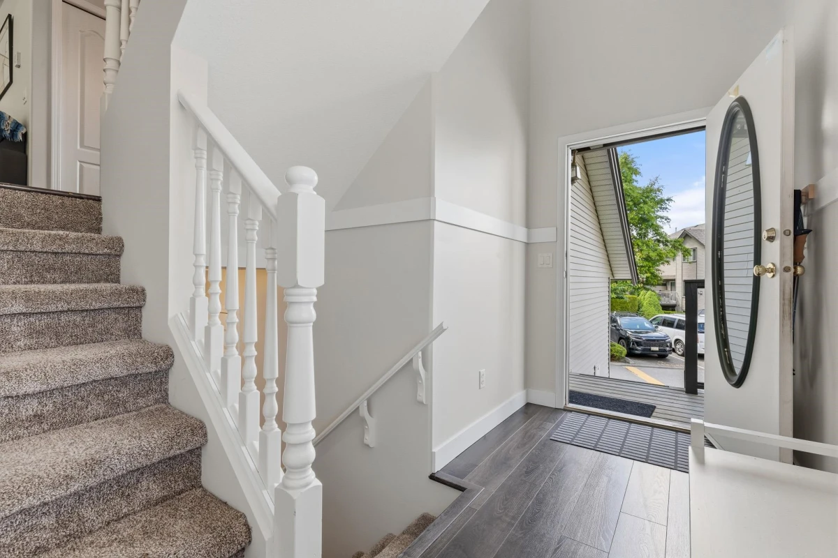 Living Room Photo of 9 46360 Valleyview Road, Chilliwack, BC
