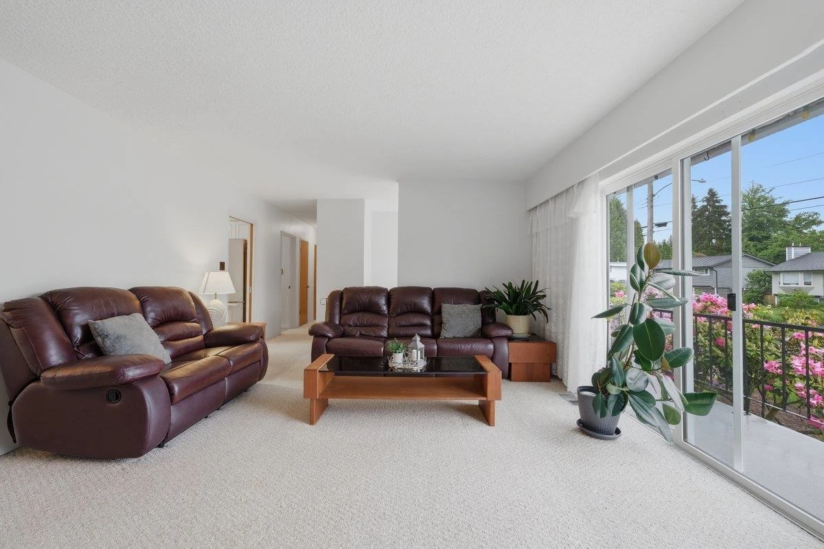 Family Room Photo of 3963 Sefton Street, Port Coquitlam, BC