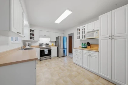 Kitchen Island Photo of 3963 Sefton Street, Port Coquitlam, BC