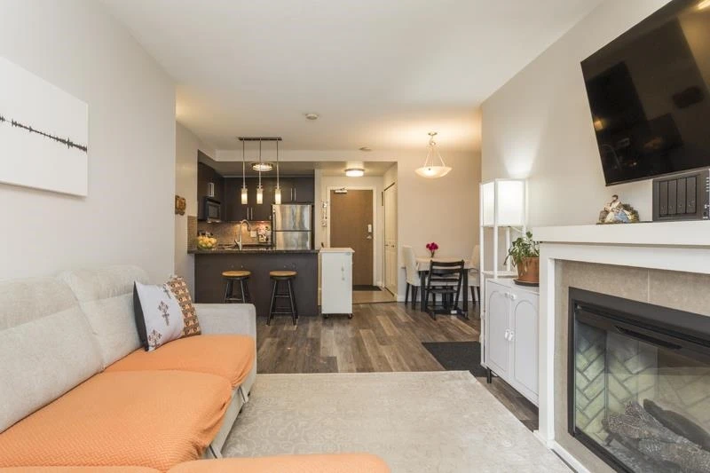 Dining Area Photo of 1009 888 Carnarvon Street, New Westminster, BC