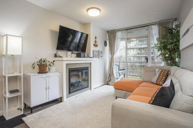 Living Room Photo of 1009 888 Carnarvon Street, New Westminster, BC