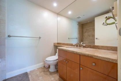 Guest Bathroom Photo of 205 638 W 45th Avenue, Vancouver, BC