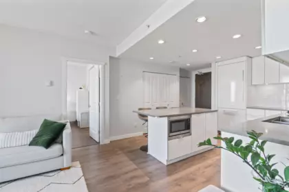 Kitchen Island Photo of 3205 2388 Madison Avenue, Burnaby, BC