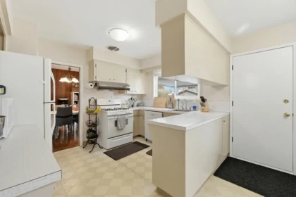 Kitchen Photo of 11936 Wicklow Way, Maple Ridge, BC
