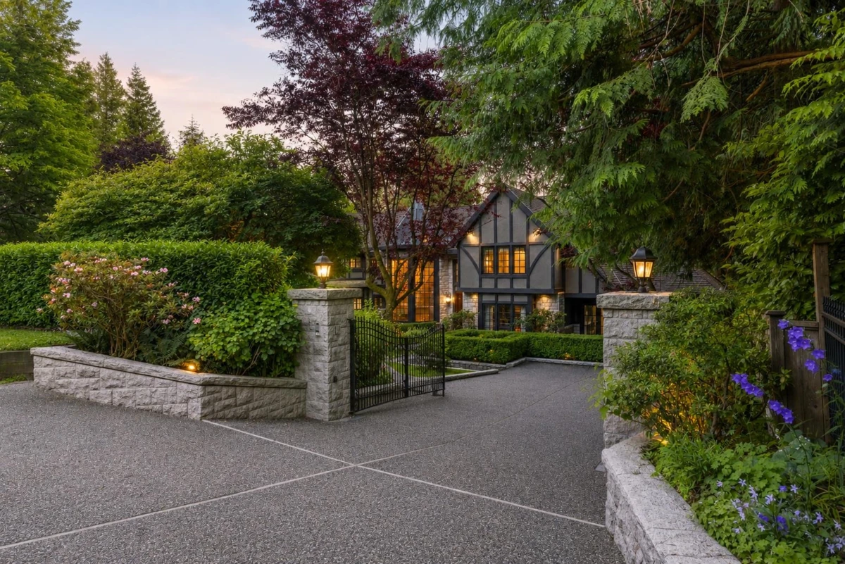 Family Room Photo of 2980 Palmerston Avenue, West Vancouver, BC