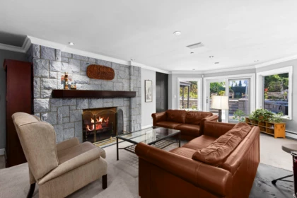 Entry Foyer Photo of 2980 Palmerston Avenue, West Vancouver, BC
