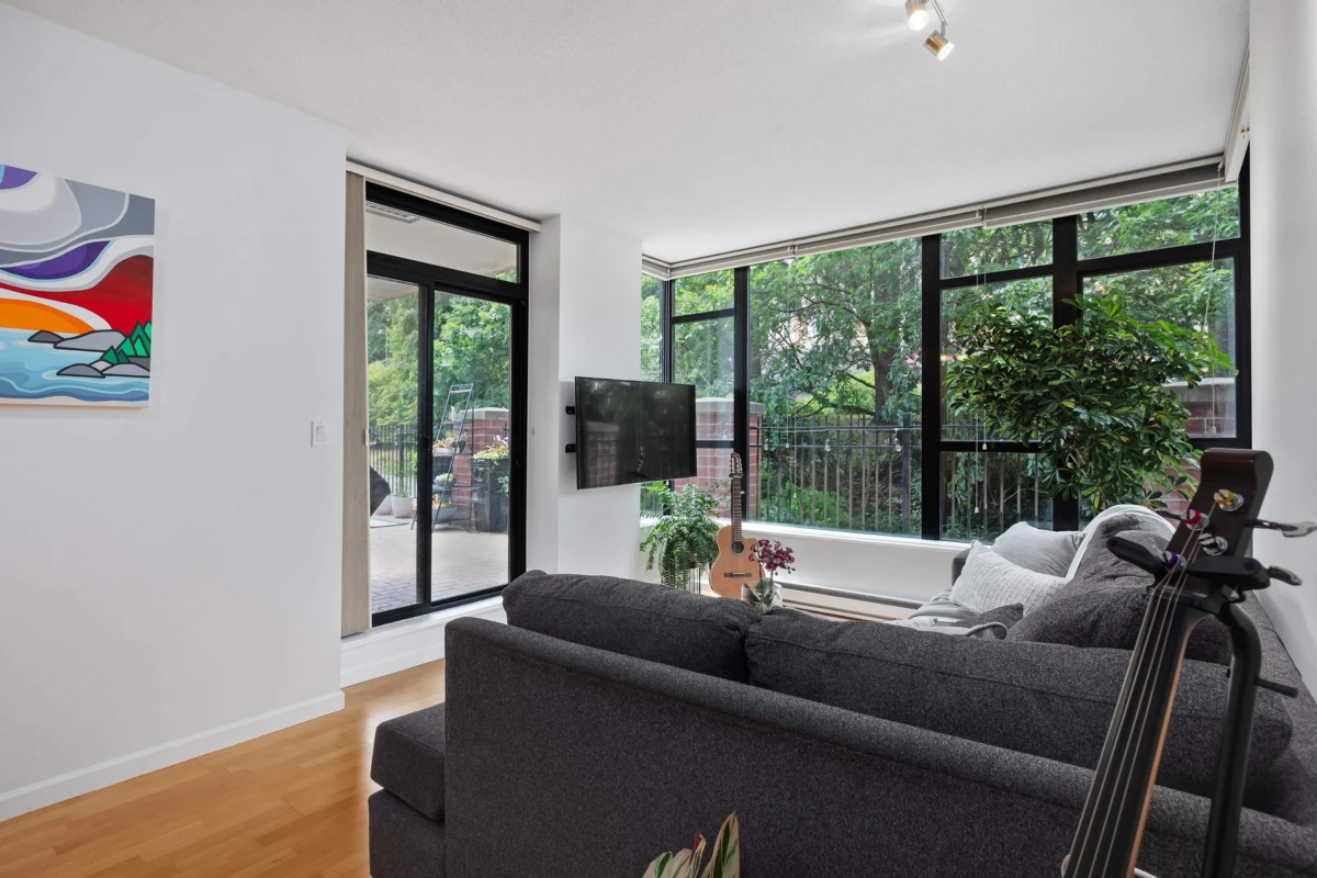 Living Room Photo of 201 15 E Royal Avenue, New Westminster, BC
