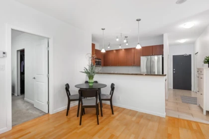 Kitchen Photo of 201 15 E Royal Avenue, New Westminster, BC