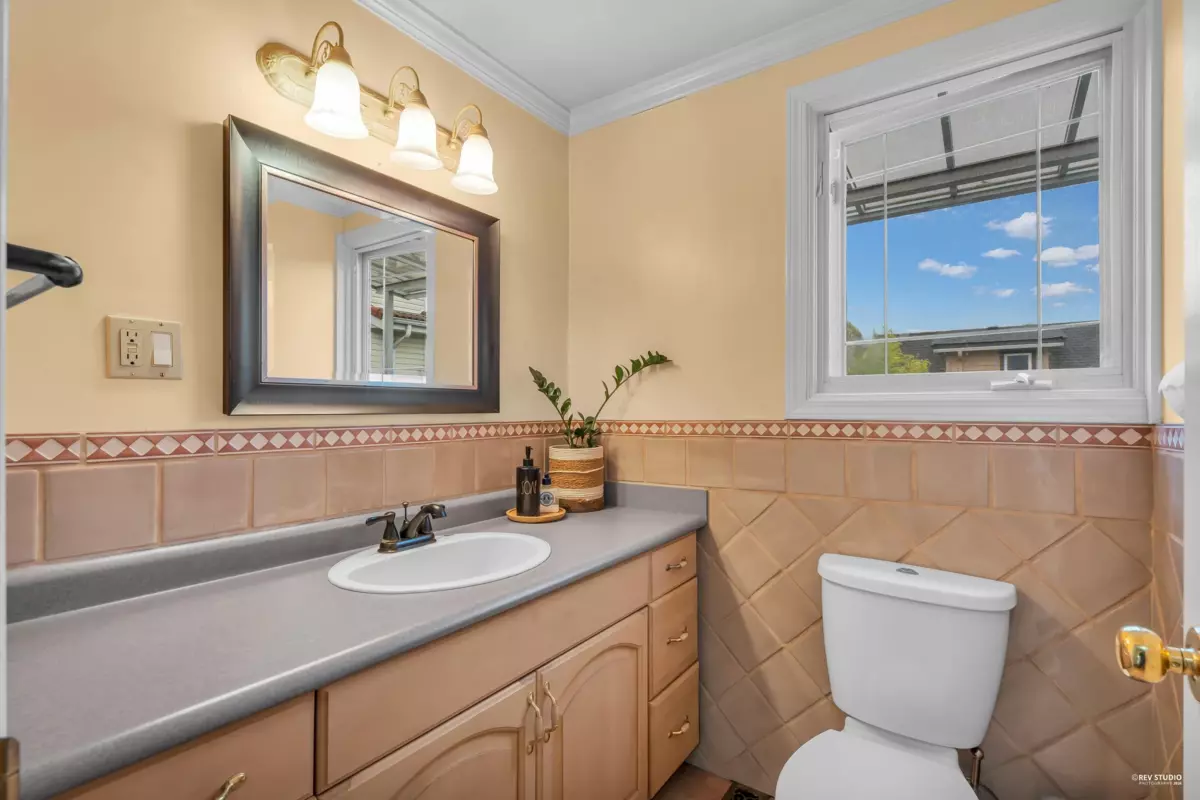 Family Room Photo of 378 E 59th Avenue, Vancouver, BC