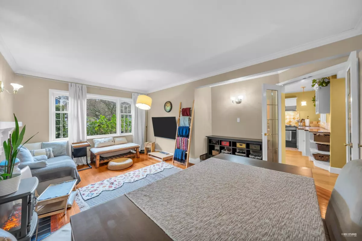 Living Room Photo of 378 E 59th Avenue, Vancouver, BC