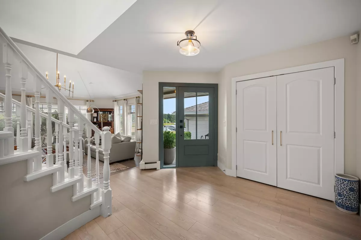 Family Room Photo of 877 166 Street, Surrey, BC