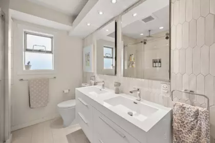 Hallway Photo of 877 166 Street, Surrey, BC