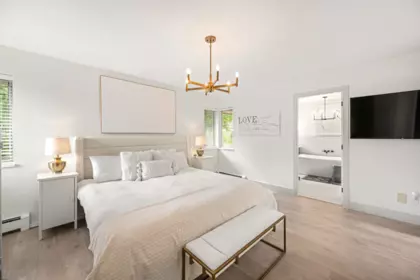 Powder Room Photo of 877 166 Street, Surrey, BC