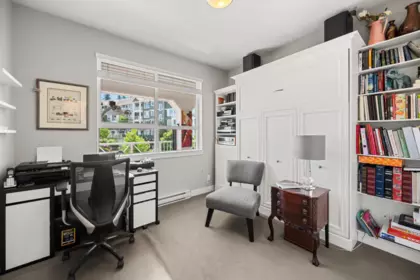 Entry Foyer Photo of 416 16380 64 Avenue, Surrey, BC