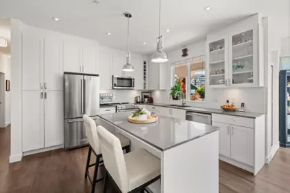 Kitchen Photo of 416 16380 64 Avenue, Surrey, BC