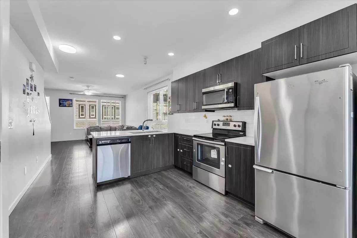 Dining Area Photo of 72 14555 68 Avenue, Surrey, BC
