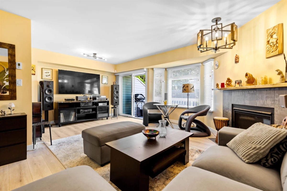 Family Room Photo of 27 15550 89 Avenue, Surrey, BC