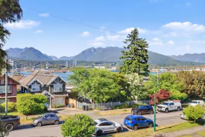 Powder Room Photo of 588 N Kaslo Street, Vancouver, BC