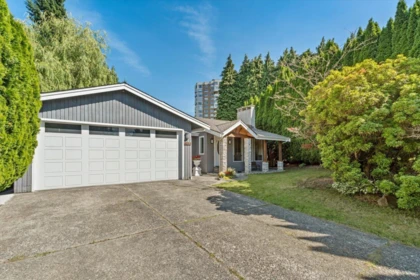 Kitchen Photo of 3222 Comox Court, Abbotsford, BC