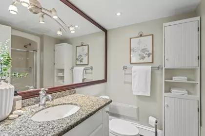 Walk-In Closet Photo of 4072 Ontario Street, Vancouver, BC