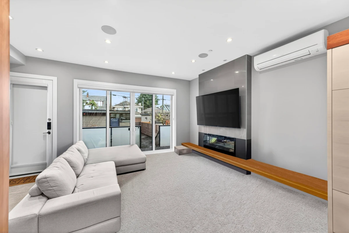 Living Room Photo of 969 W 18th Avenue, Vancouver, BC