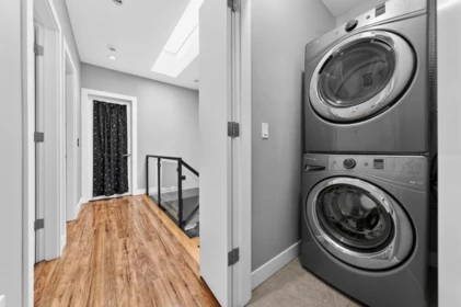 Walk-In Closet Photo of 969 W 18th Avenue, Vancouver, BC