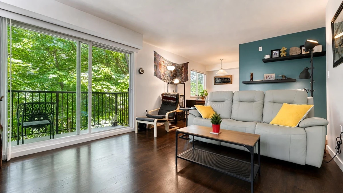Dining Area Photo of 207 357 E 2nd Street, North Vancouver, BC
