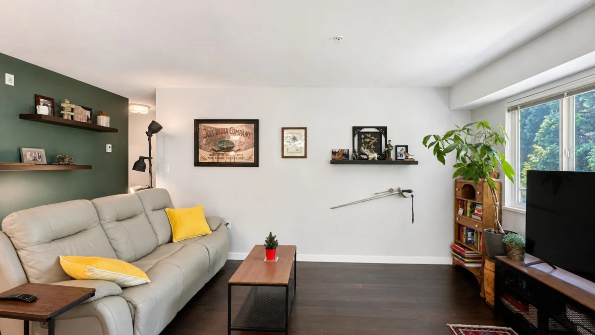 Living Room Photo of 207 357 E 2nd Street, North Vancouver, BC