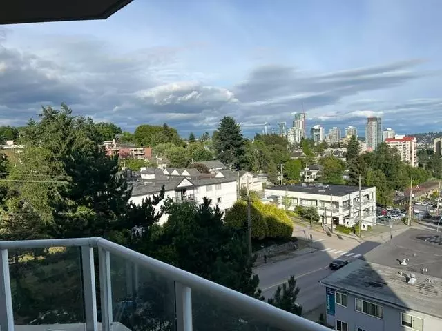 Living Room Photo of 703 412 Twelfth Street, New Westminster, BC