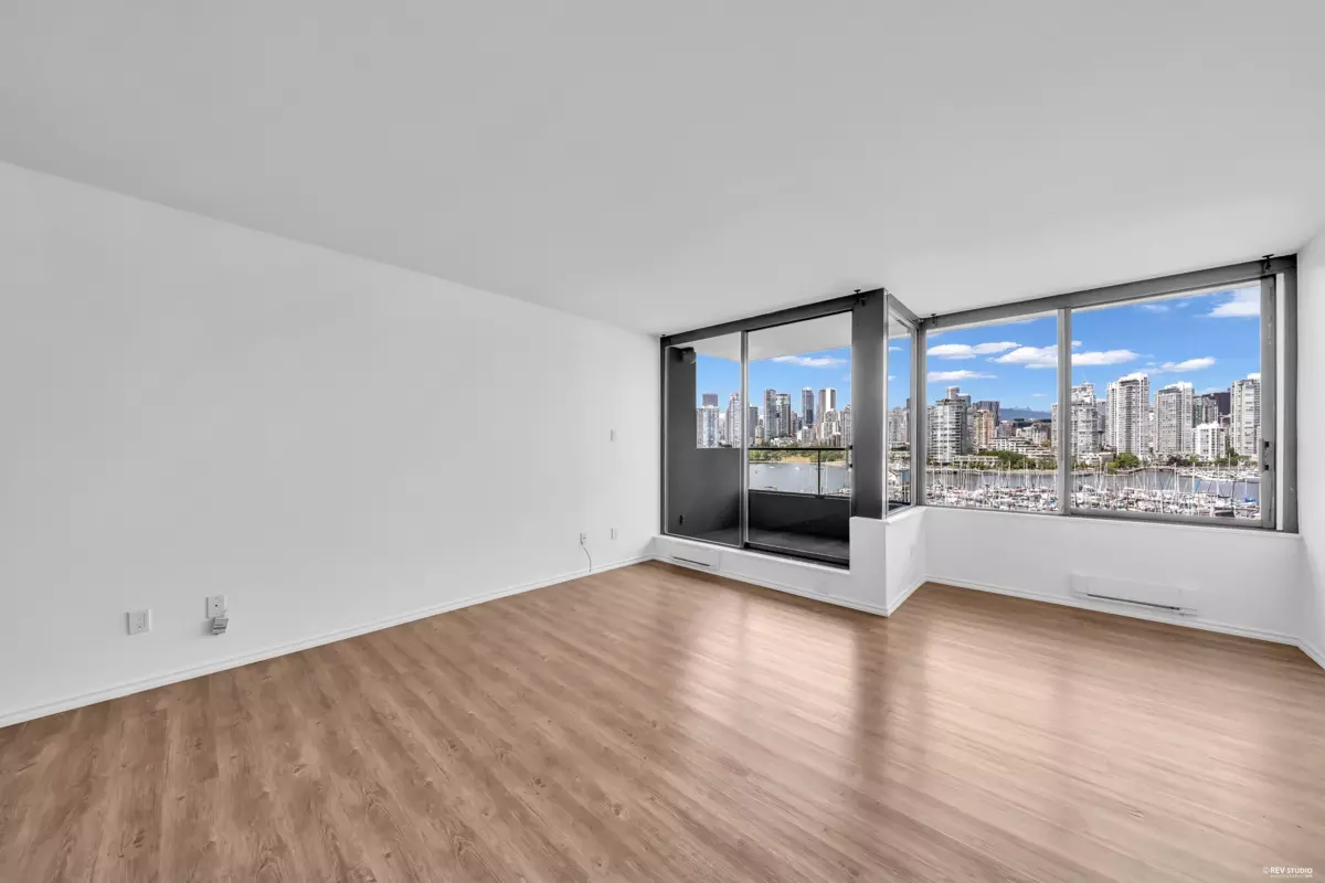 Family Room Photo of 524 666 Leg In Boot Square, Vancouver, BC