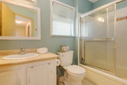 Entry Foyer Photo of 8473 152 Street, Surrey, BC