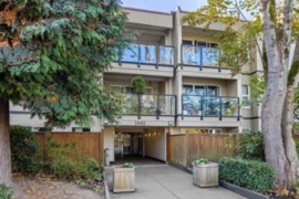 211 1440 E Broadway, Vancouver, BC