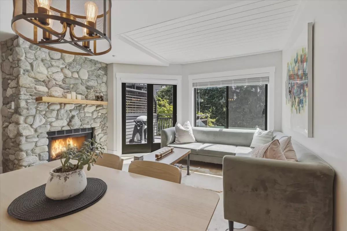 Living Room Photo of 6 2014 London Lane, Whistler, BC