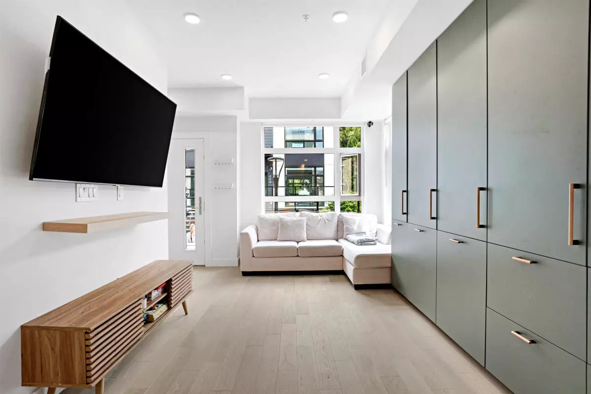 Living Room Photo of 231 1012 W 47th Avenue, Vancouver, BC