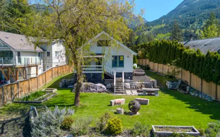 Garden / Landscaping Photo of 615 Shaughnessy Place, Britannia Beach, BC