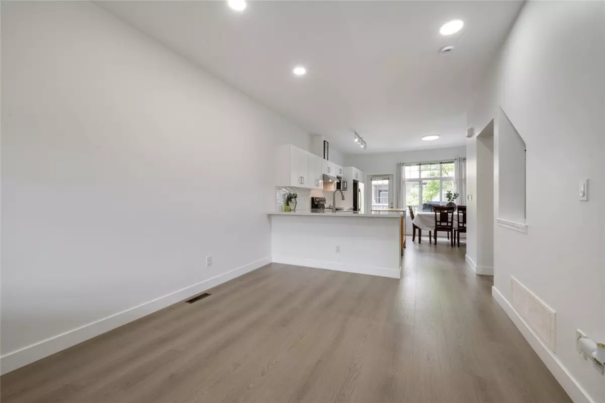 Dining Area Photo of 8 18839 69 Avenue, Surrey, BC