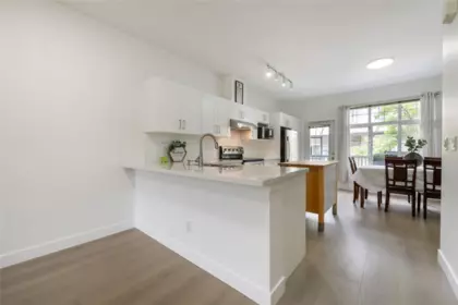 Kitchen Photo of 8 18839 69 Avenue, Surrey, BC