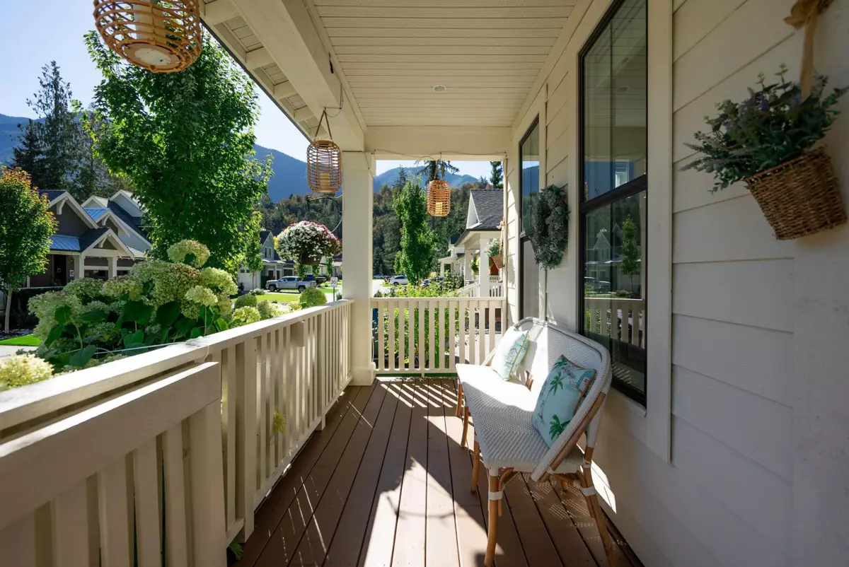 Dining Area Photo of 1837 Frosst Creek Crossing, Cultus Lake, BC