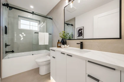 Hallway Photo of 2153 E 20th Avenue, Vancouver, BC