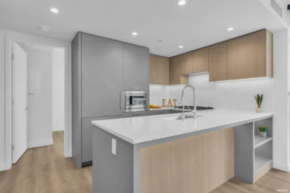 304 6608 Sussex Avenue, Burnaby, BC, Burnaby — Apartment/Condo for sale