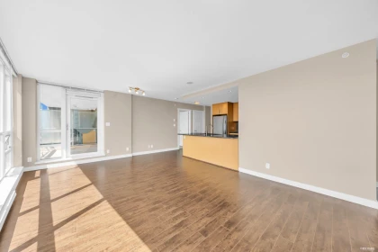 2805 2978 Glen Drive, Coquitlam, BC, Coquitlam — Apartment/Condo for sale