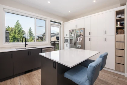 Kitchen Island Photo of 3 43610 Chilliwack Mountain Road, Chilliwack, BC
