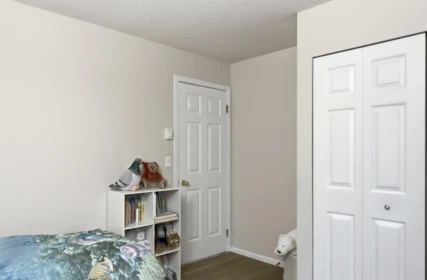Bedroom 4 Photo of 303 106 W Kings Road, North Vancouver, BC