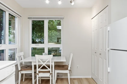 Kitchen Photo of 303 106 W Kings Road, North Vancouver, BC