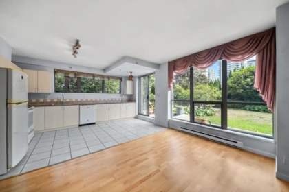 Kitchen Photo of 101 850 Royal Avenue, New Westminster, BC